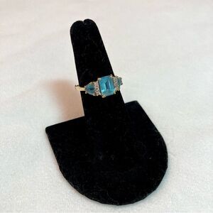 Vintage 14K Yellow Gold Emerald Cut Blue Topaz Diamond Accent Ring Size 7